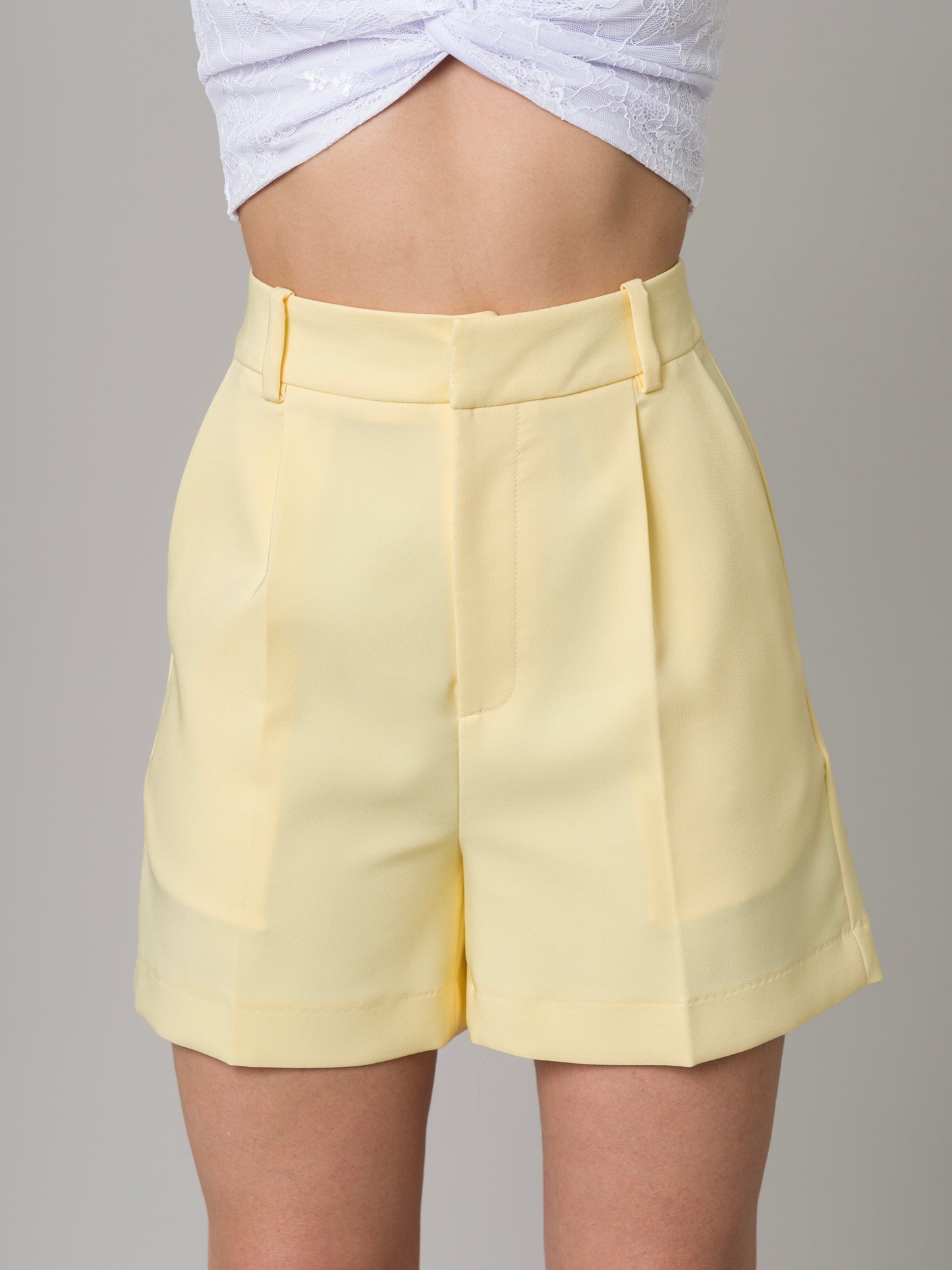 SHORT SASTRE AMARILLO